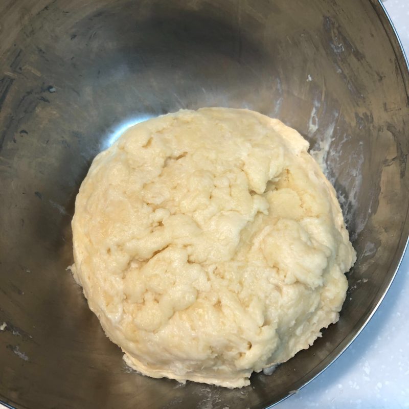自宅で作れるcooのビスケットの作り方その3。牛乳でみんなをひとつにの写真