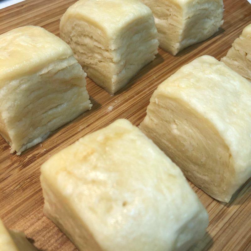 自宅で作れるcooのビスケットの作り方その5。8等分にするの写真