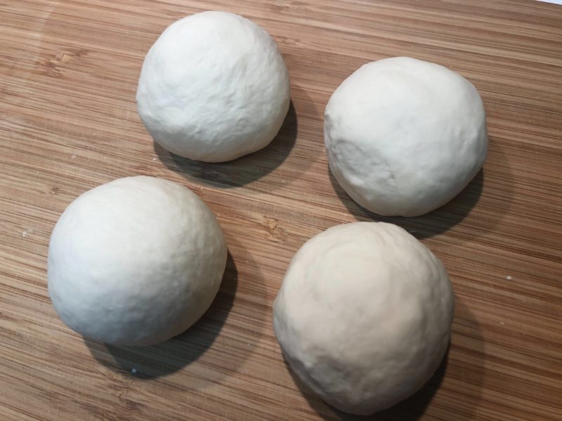 もっちり!coo自家製ベーグルの作り方ー4等分して休ませるの写真